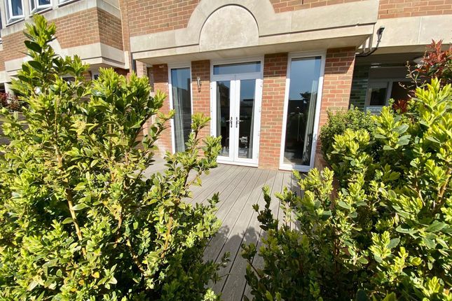 Flat 15, Walpole Court, Ealing Green, Ealing photo 2