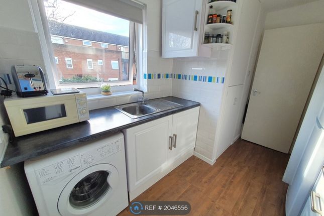 Flat to rent in Pasley Close, London
