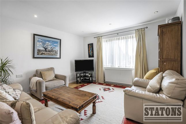 27, Bulls Lane, Herts photo 2