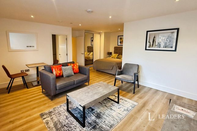 Studio flat on Flat 55, Newacre House, Wood Street, West Sussex, £1,350/mo