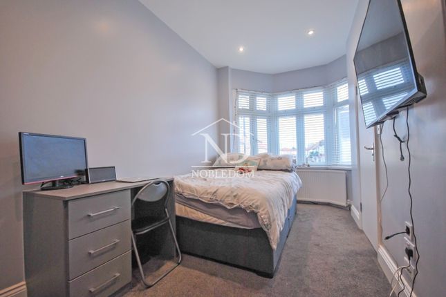 En-Suite Bedroom In Shared Accommodation, Hounslow