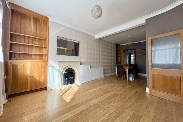 Lakefield Place, Llanelli photo 2