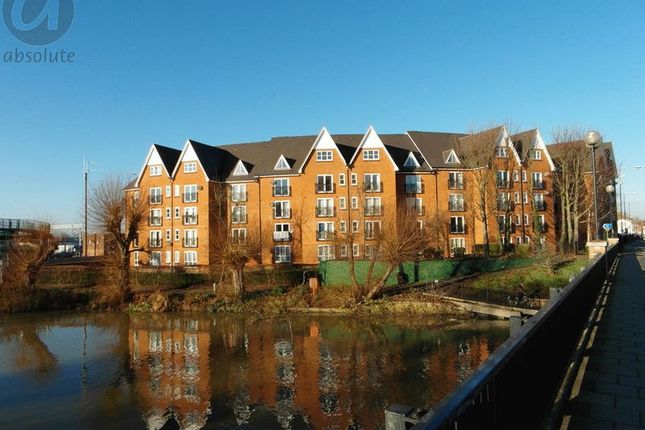 Thumbnail Flat for sale in Crown Quay, Prebend Street, Bedford