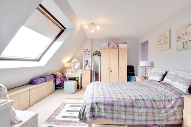 Flat for sale in Wycherley Close, Blackheath, London