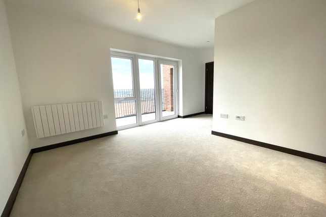 Flat to rent in Sydney Road, Watford