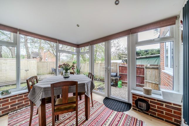 8, Ash Close, Winchester photo 4
