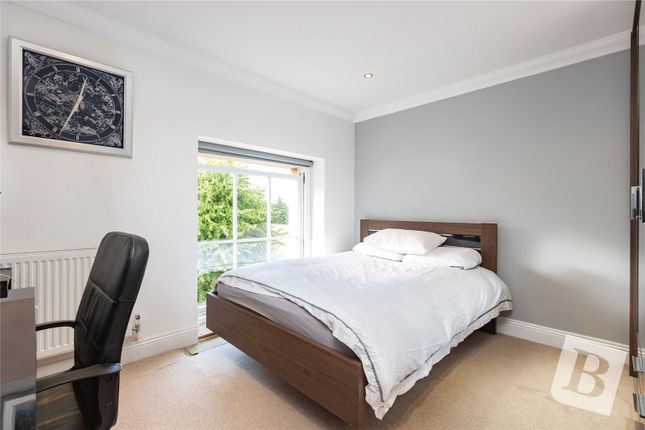 Flat for sale in Thorndon Hall, Thorndon Park, Ingrave, Brentwood