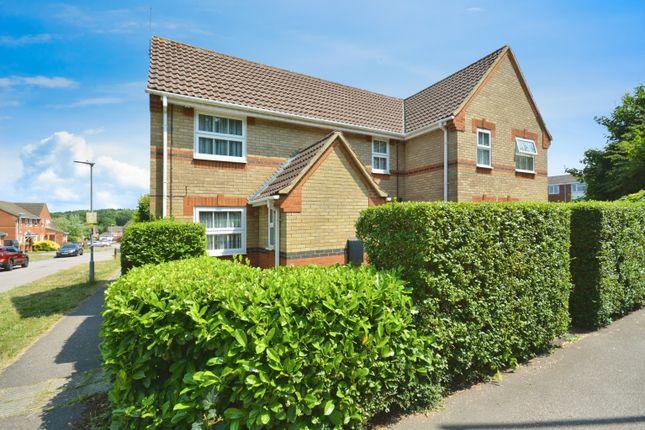 63, Travellers Lane, Hatfield photo 2