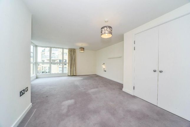 Flat 451, Heligan House, Water Gardens Square, London photo 3