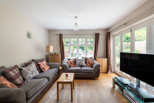 Stoney Croft Nutfield Road, Redhill photo 4