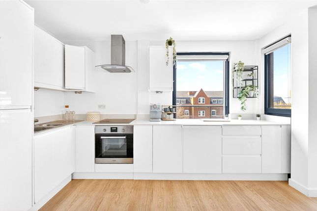 Flat 20, Sheldon House 904-908 High Road, London photo 3