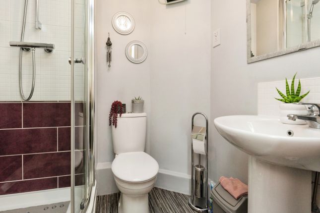 Flat for sale in 1 Clayborne Court, Manchester