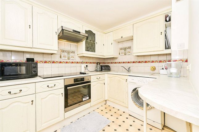 Flat 12, Dean Court, 10, Queens Road, Kingston upon Thames photo 4