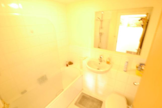 149, Ovaltine Court, Kings Langley photo 4
