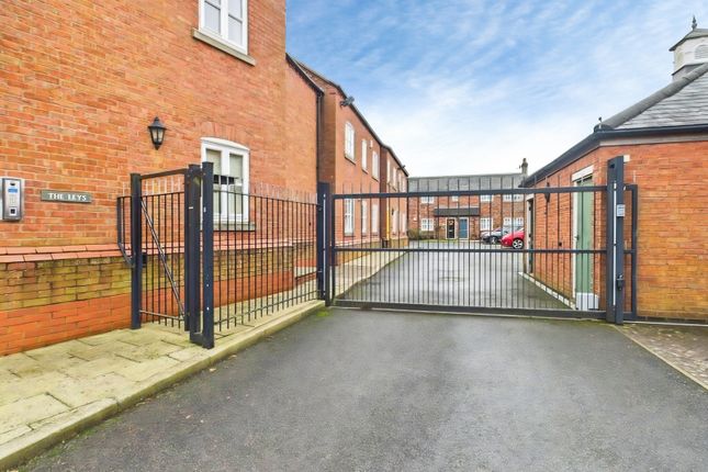 Flat 8, The Leys,, Hinckley Road, Hinckley photo 2