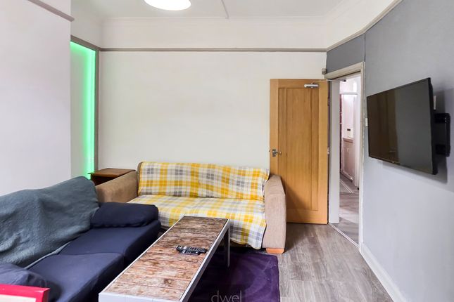 26, Coronation Street, Salford photo 2