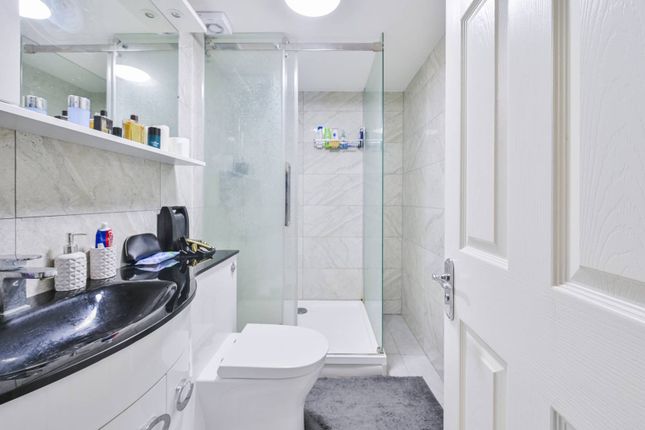 Flat for sale in Old Gloucester Street, Holborn, London