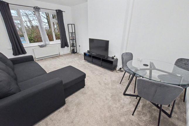 14, Hill End Crescent, West Yorkshire photo 2