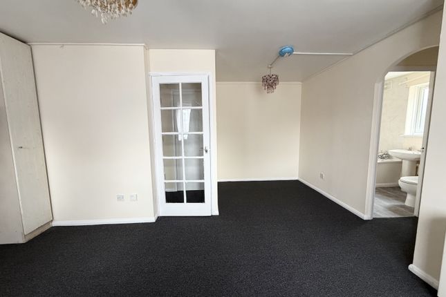 90, Dunnock Close, LONDON photo 3