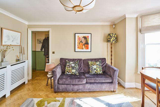 Flat A, 18 Lakeside Road, London photo 4