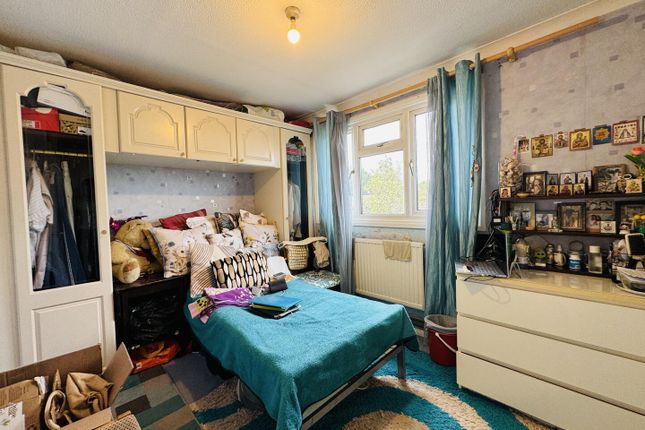 6, Webb Close, Crawley photo 4