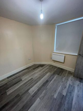 Flat to rent in High Street, Whitton, Twickenham