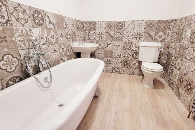 15, Glyn Street, Bridgend photo 4