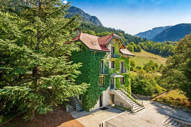 Villa for sale in Le Grand Bornand, Annecy / Aix Les Bains, French Alps / Lakes