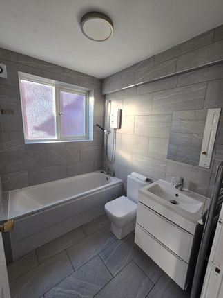 40a Waterbeach Road, Slough, London photo 3
