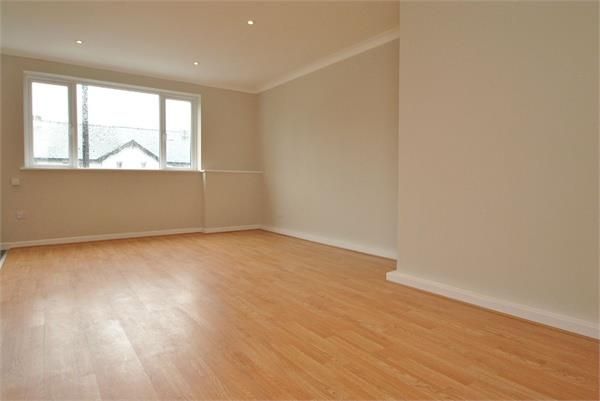 Flat to rent in South Ealing Road, London
