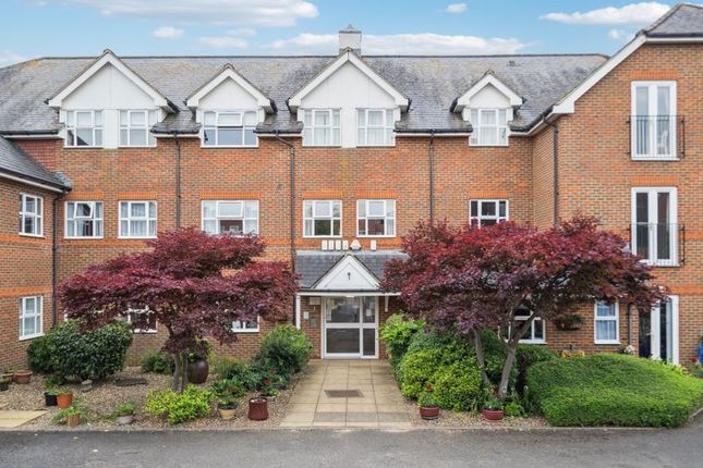 2-bed house on 19 Oram Court, Dean Street, Marlow, £375,000