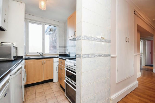242, Meadgate Avenue, Chelmsford photo 4