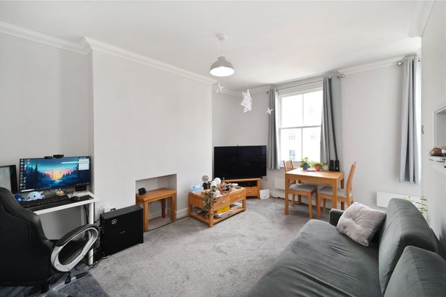 Flat to rent in Fitzroy Road, London