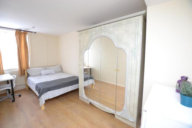 Flat to rent in The Quaterdeck, Westferry Road, London