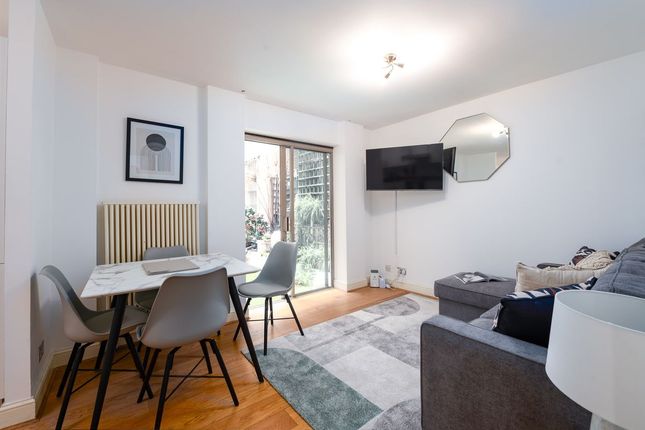 Flat to rent in Shavers Place (1), Piccadilly Circus, London