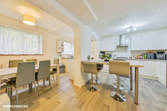 16, Caernarvon Close, Stevenage photo 4