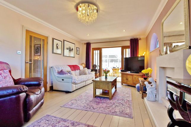45, Easton Way, Frinton-on-Sea photo 2
