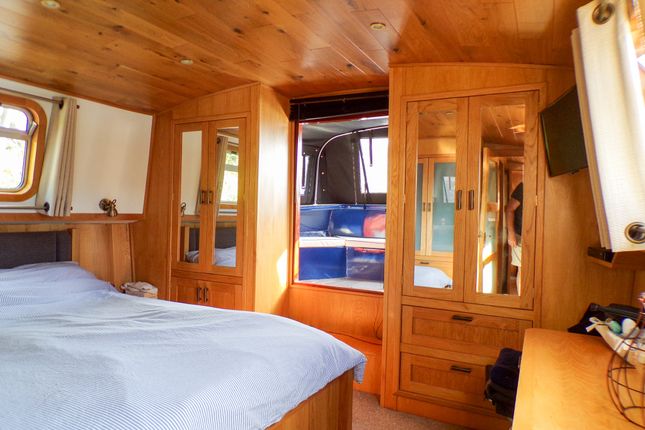 Houseboat for sale in Maidenhead Road, Windsor