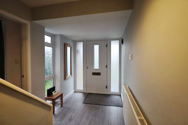 16, Hillcrest Avenue, Burton-on-Trent photo 3
