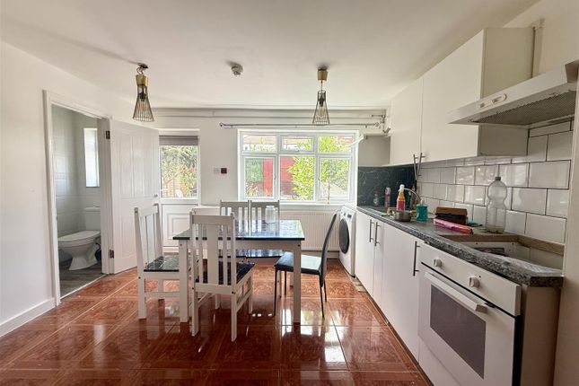 17, Marquis Close, Wembley photo 4