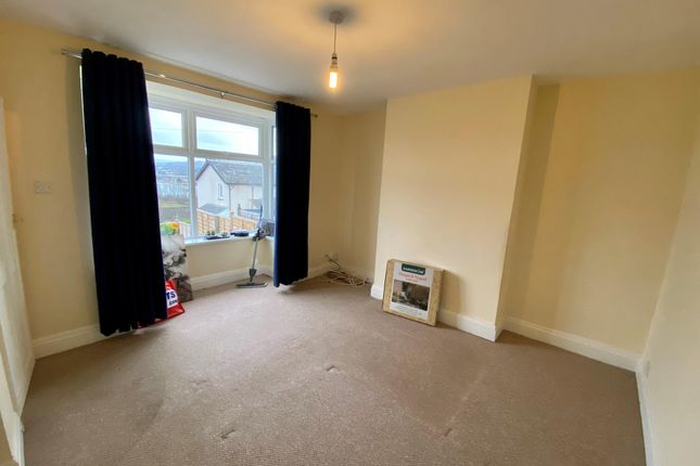 30, Scott Lane West, Keighley photo 4