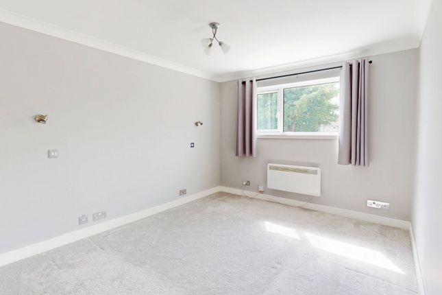 8, Carew Court, Curlew Close, Cardiff photo 5