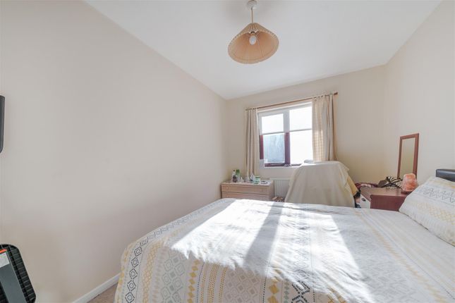 Flat for sale in Shakespeare Road, Bedford