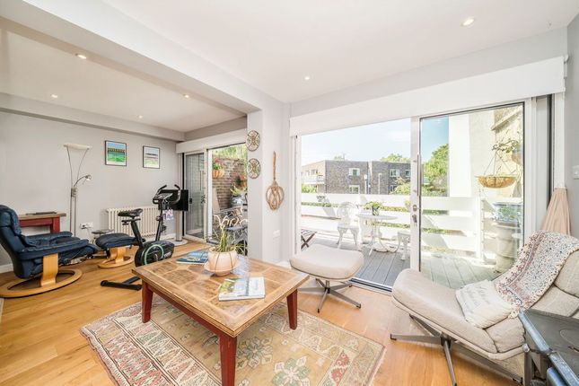 2, Morecoombe Close, Kingston Upon Thames photo 4