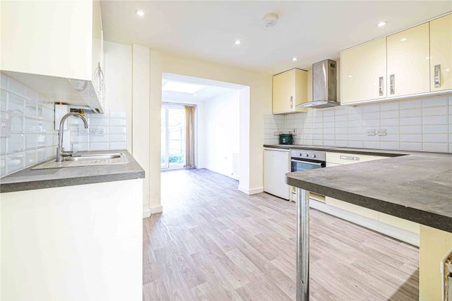 205, Turners Hill, Hemel Hempstead photo 4