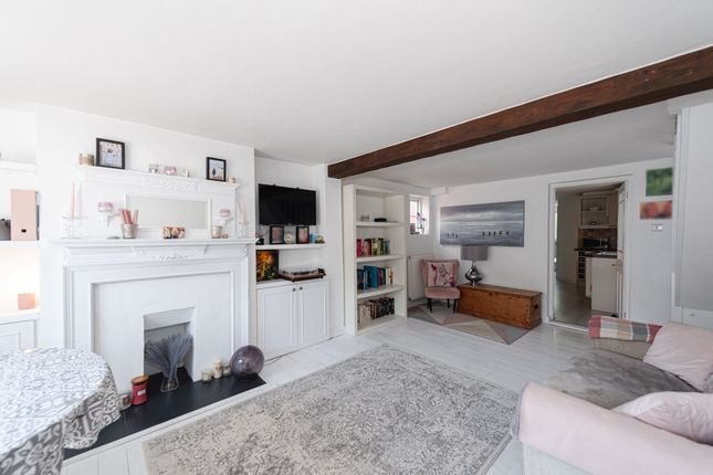 50 Coverts Road, Esher photo 2