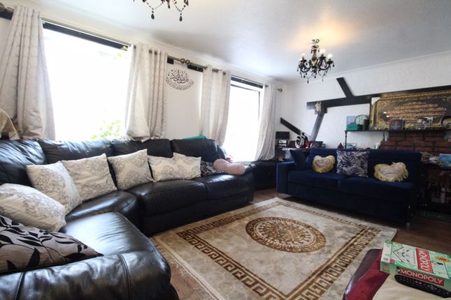 53, Fieldfare Green, Luton photo 4