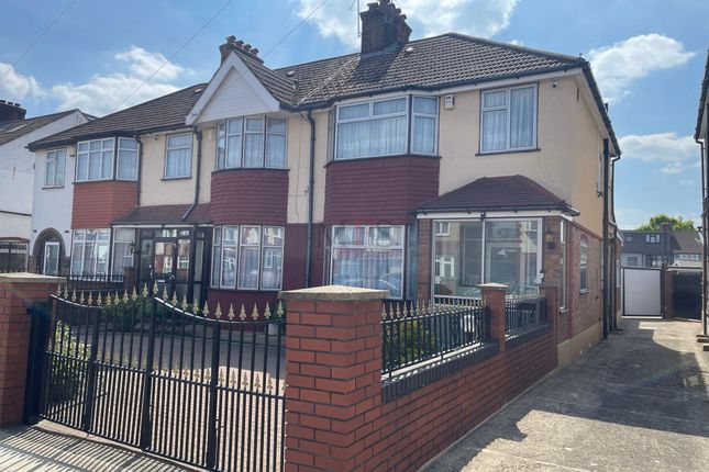21, Masefield Avenue, Southall photo 2