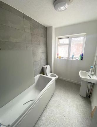 79, Foundry Lane, Southampton photo 5