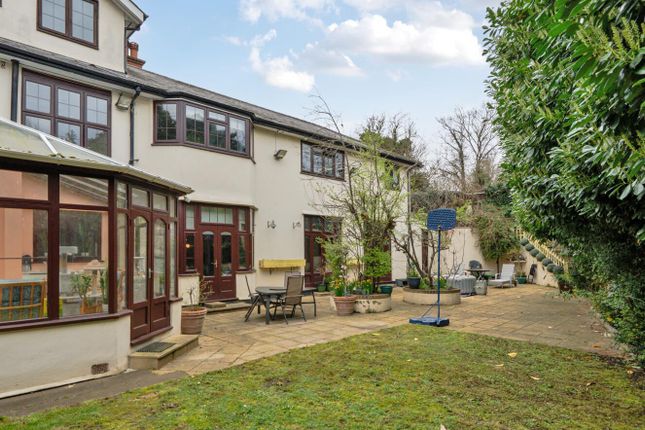 130, Holden Road, Woodside Park photo 3